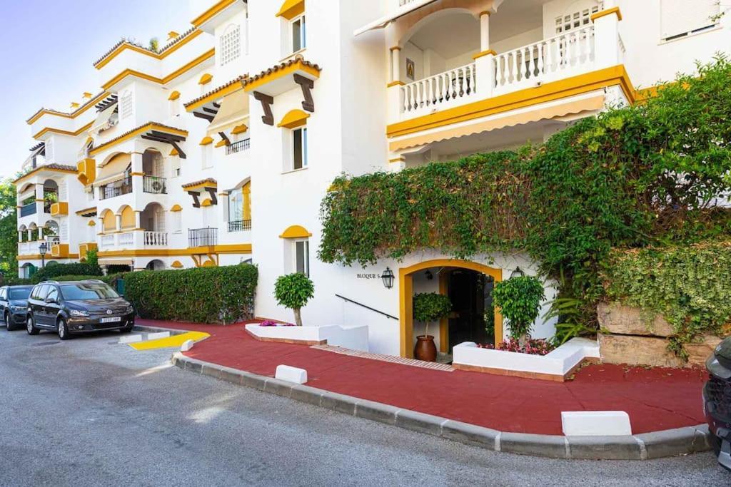 Sunny Golden Mile Apartment *
